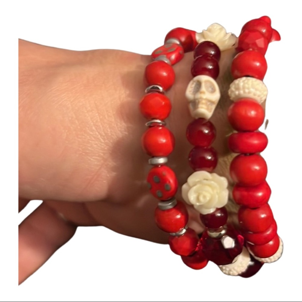 skull & flower red bracelet handcrafted - Picture 3 of 7
